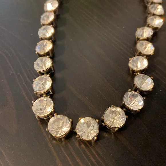 White crystal/faux diamond necklace - Picture 4 of 8